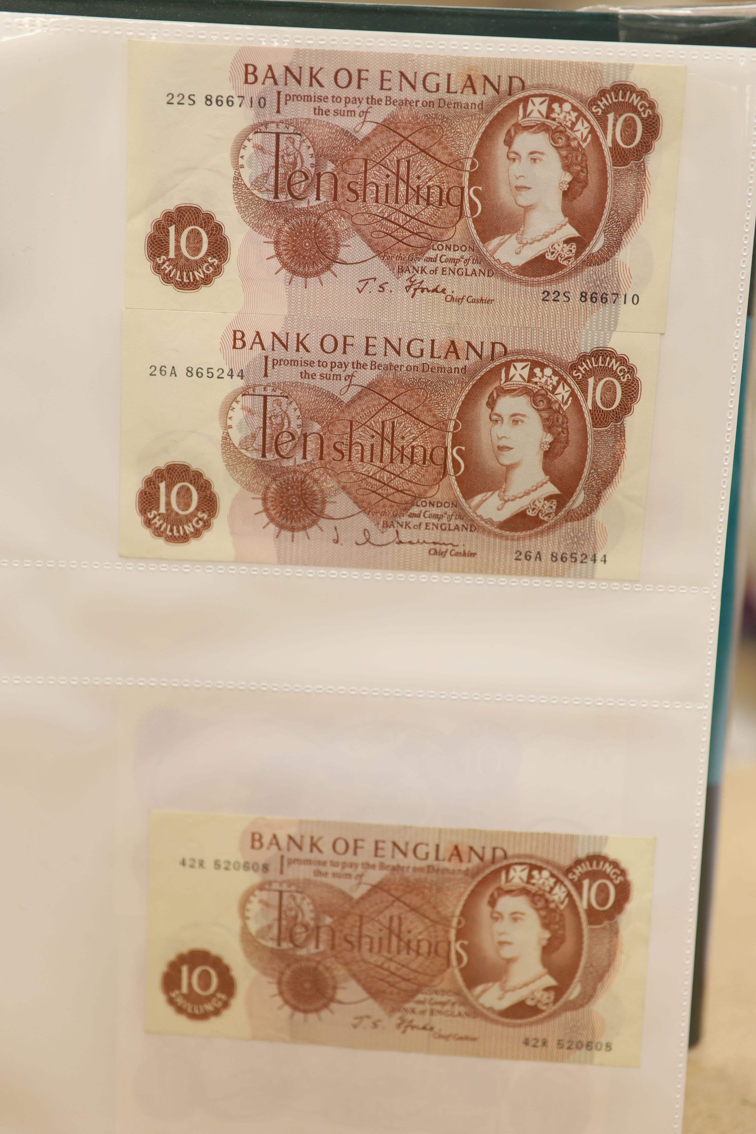 A collection of Bank of England and Scottish banknotes to include: 21 QEII 10 shillings, 14 O'Brien and Beale 10 shillings, 1 Peppiatt 10 shillings, 4 Hallam one pound notes, 18 O'Brien or Beale one pound notes, 8 Peppia